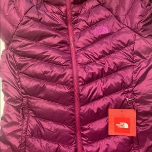 $249 NWT North Face Womens 550 Puffer Jacket